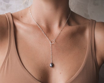 Sterling silver lariat necklace | Black Pearl Y-shaped necklace | Pearl lariat necklace | Silver pearl necklace | Paperclip chain necklace