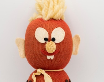 Peluche de calcetín de punto vintage de la década de 1950 con forma de criatura alienígena marciana cómica de Knit-Wit