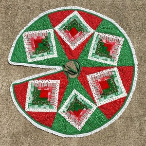 Vintage 43&quot; Christmas Tree Skirt Handmade Patchwork Quilt Country Ruffled Two Sided