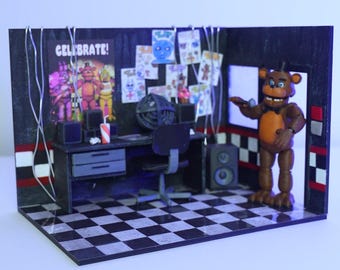 Op FNAF 1 geïnspireerde kantoorminiatuurdiorama