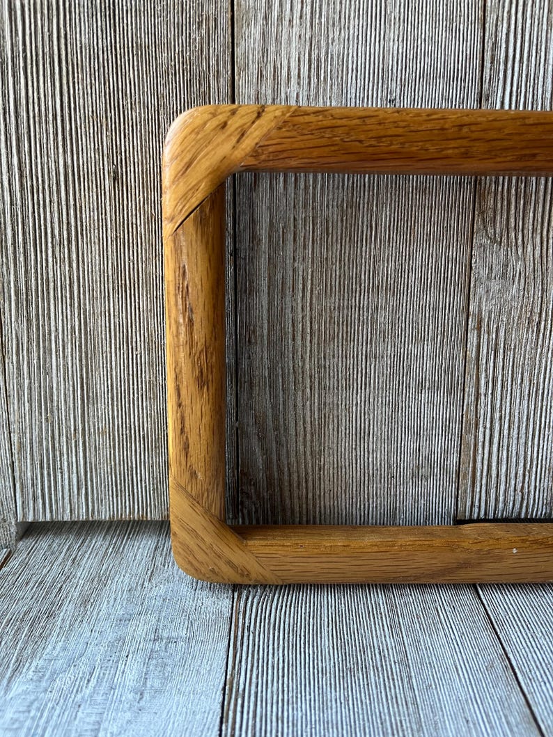 Vintage 5 x 7 Solid Oak Wood Frame with Rounded Corners image 3