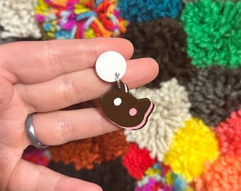 Pendientes colgantes sencillos de gato de galleta / gemas de cristal, accesorios de Steven Universe, tachuelas de joyería de acrílico cortadas con láser, su película Future