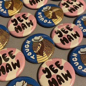 Cowboy Armadillo 1.25 in / 32 mm pin back button | Yee haw tough armadillo