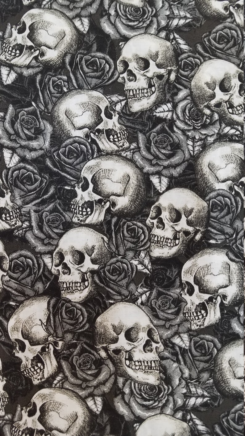 100/% Cotton Skull Fabric Skulls and Roses Halloween Quilter/'s Cotton by-the-yard and Fat Quarter Increments Available