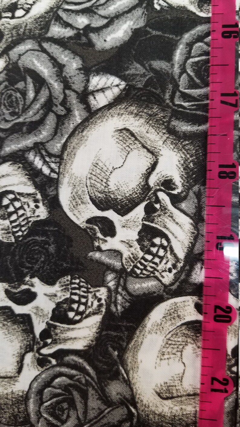 100/% Cotton Skull Fabric Skulls and Roses Halloween Quilter/'s Cotton by-the-yard and Fat Quarter Increments Available