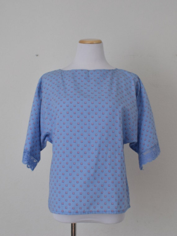 Vintage 80s Blue/White Batwing 3/4 Sleeves Blouse - image 4