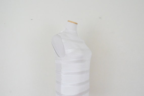 Vintage 90s Crinkled High Neck White Tank Top - image 5