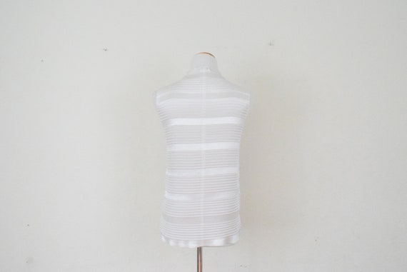 Vintage 90s Crinkled High Neck White Tank Top - image 4