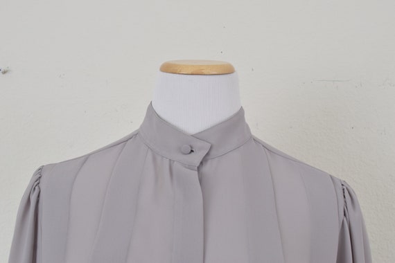 Vintage 80s Gray Polyester Semi-Sheer Pleated Blo… - image 5