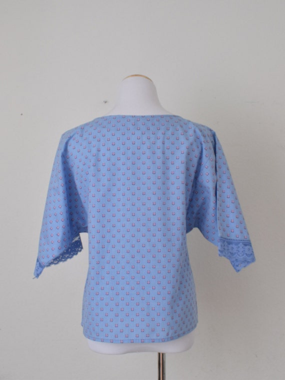 Vintage 80s Blue/White Batwing 3/4 Sleeves Blouse - image 5