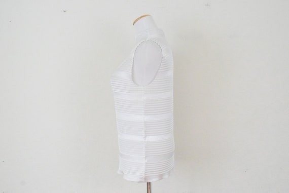 Vintage 90s Crinkled High Neck White Tank Top - image 3