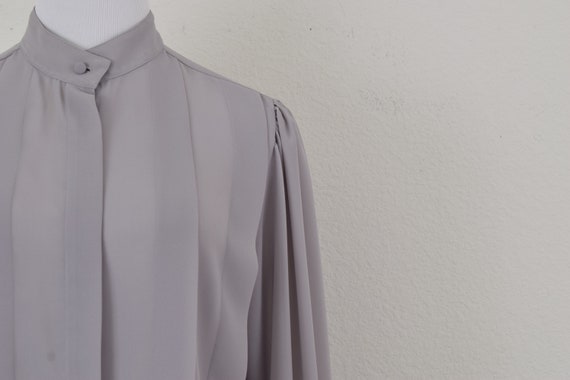 Vintage 80s Gray Polyester Semi-Sheer Pleated Blo… - image 6