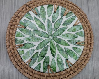 Pearlescent trivet