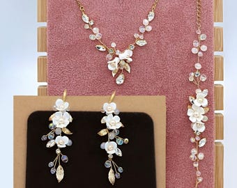 Bridal Jewelry Set, White Flower Crystal Necklace Set, Bridal Accessories, Wedding Jewelry, Flowers Bracelet & Long Earrings, Boho Necklace