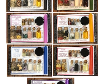 Puede incluir: Una colección de siete kits intencionales para eliminar lo negativo, fomentar el amor, eliminar la adicción, mejorar la imagen, magnificar la paz, elevar las vibraciones e invocar la protección. Cada kit incluye hierbas, flores, cristales, sales, maderas, aceites y una vela.