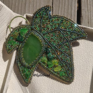 Broche Eifel Forest, broche de contas, jade, broche com jade