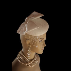 White Satin Pillbox Wedding Bridal Fascinator Headpiece, Hats With Veils, Cocktail Hats, Mother Of The Bride Millinery, Fashion Dress Hat