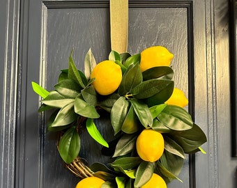 Greenery mini wreath with lemons, small everyday greenery wreath, year round Pantry decor, Cabinet Door Wreath, Mother’s Day wreath