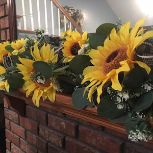 Sunflower garland, Sunflower  centerpiece arrangement, garland for mantle decoration, stairway garland, kitchen garland, garland for window