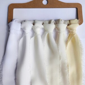 Wit ivoor crème - handgescheurd chiffon lint met gerafelde rand - 38/50 mm breed - bruiloft/boeket/feest