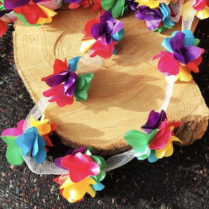 1 jarda - Acabamento/fita de corrente de flores de cetim arco-íris - 5 cm de largura, borda com design 3D - Decorações para fantasias/festivais/carnaval/desfile/tutu/festa/palco