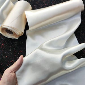 Peut inclure: Panneau en bois rustique avec l'inscription "Welcome to our home" dans un style manuscrit. Le panneau présente une finition vieillie et un design simple et accueillant, idéal pour un porche ou une entrée.