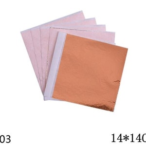 Pu&ograve; includere: Un pacchetto di fogli di rame da 14 per 14 centimetri, con un foglio di supporto rosa. I fogli sono confezionati in una custodia protettiva.