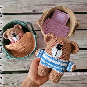Schema all'uncinetto per orsetto, orso all'uncinetto con cestino e biancheria da letto, schema all'uncinetto per orsetto amigurumi in formato PDF