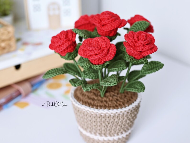 Virkad ros i kruka-mönster, virkad blomma, heminredning, amigurumi-växt (PDF-mönster) bild 4