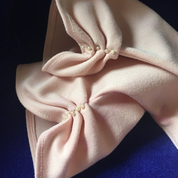 Vintage 50s/60s Ladies Pale Pink Knit Gloves w/ P… - image 2