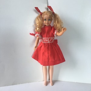 Vintage 1969/70 Mattel Skipper Doll Twist n’ Turn Golden Blonde “Sausage Curl” w/ Eyelashes wearing Red Dress