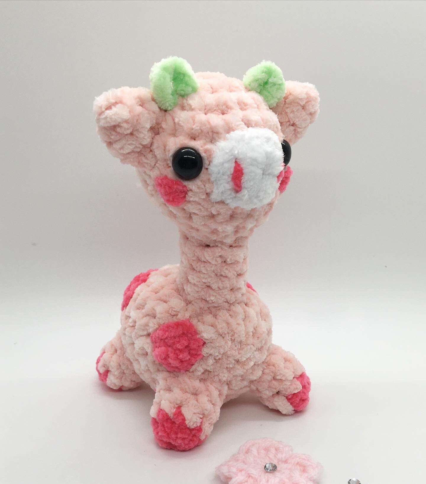 strawberry giraffe plush, crochet giraffe