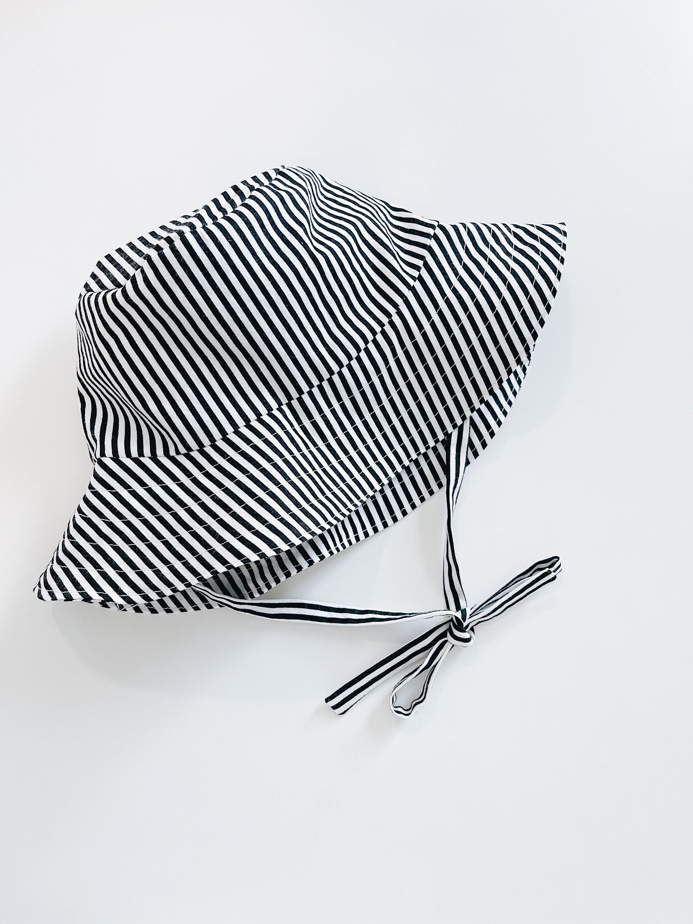 Black white sun hat sale