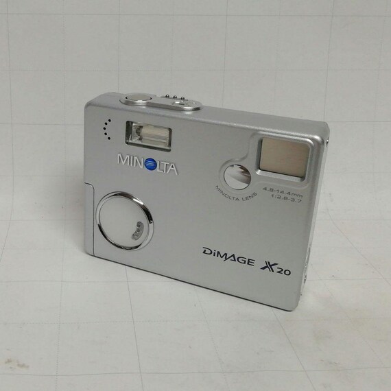Konica Minolta Dimage X20 2.0MP Digital Camera / Retro Digital