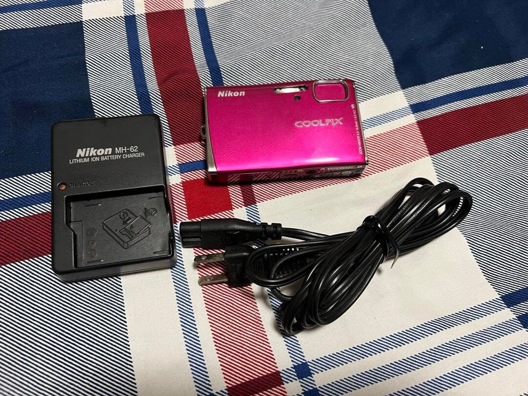 Nikon COOLPIX S51 8.1MP Digital Camera Pink / Retro Digital Camera