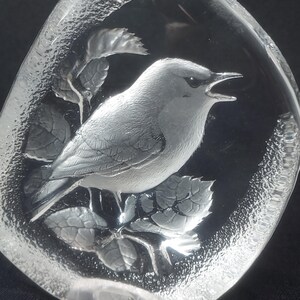Mats Jonasson Crystal Paperweight Songbird Sculpture 4.50 Inches Tall 1990s image 4