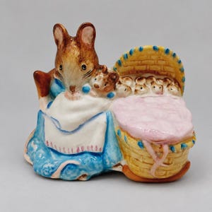 Beatrix Potter Hunca Munca Porcelain Figurine 2.75 Inches England