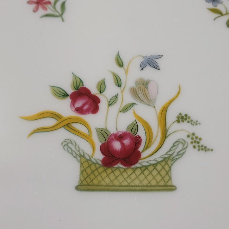 Ensemble de 5 assiettes à salade Wedgwood Bianca (Williamsburg Mark) - France