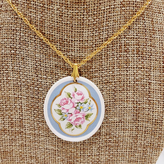 Avon Porcelain Bouquet Pendant Necklace 23” Chain… - image 4