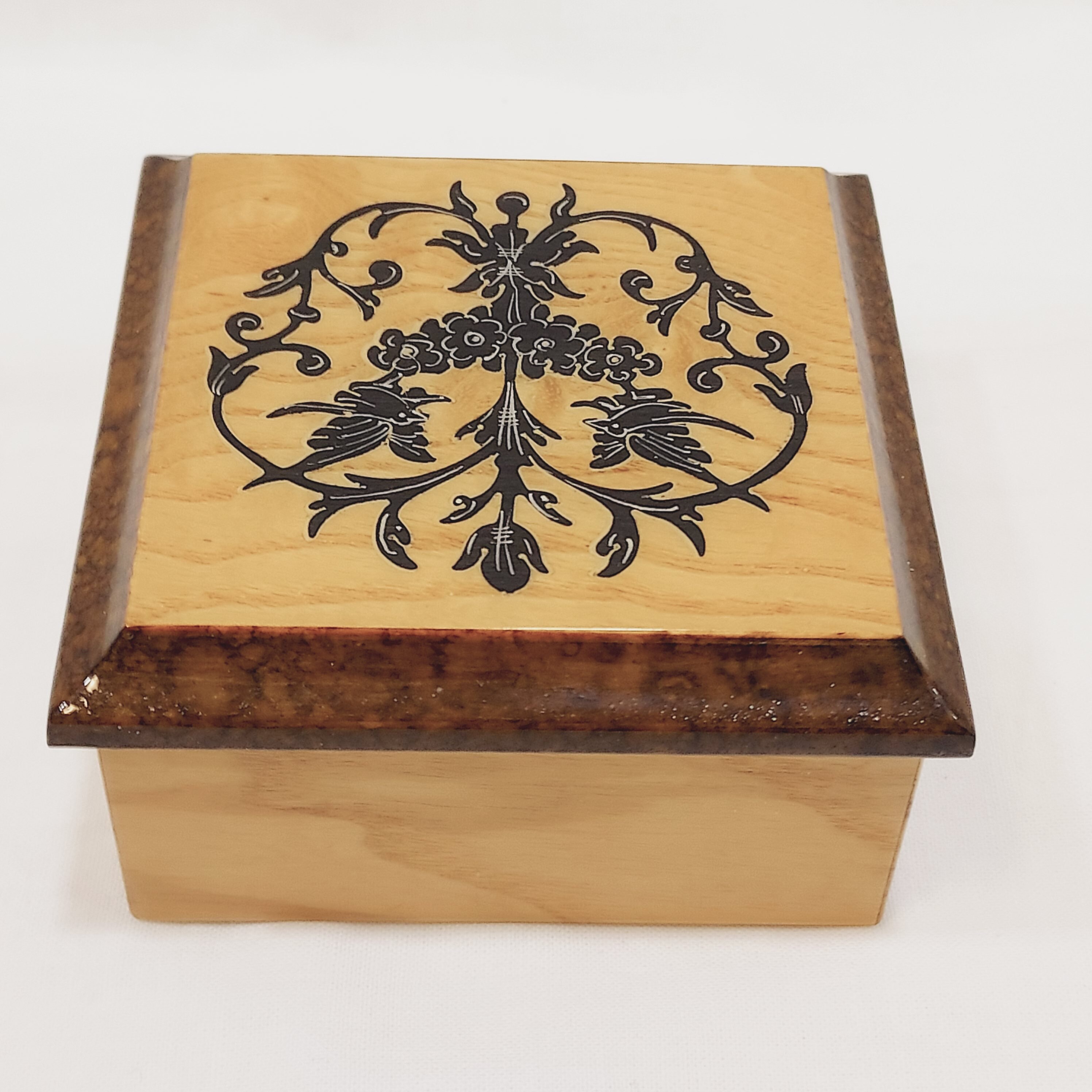 Italian Inlaid Wooden Keepsake Box 3.25