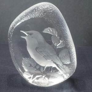 Mats Jonasson Crystal Paperweight Songbird Sculpture 4.50 Inches Tall 1990s image 3