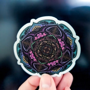 Schöne botanische Regenbogen Mandala Aufkleber (transparent) | Wetterfest | Spülmaschinenfest Ideal für Wasserflaschen, Laptops, Telefone Geschenk