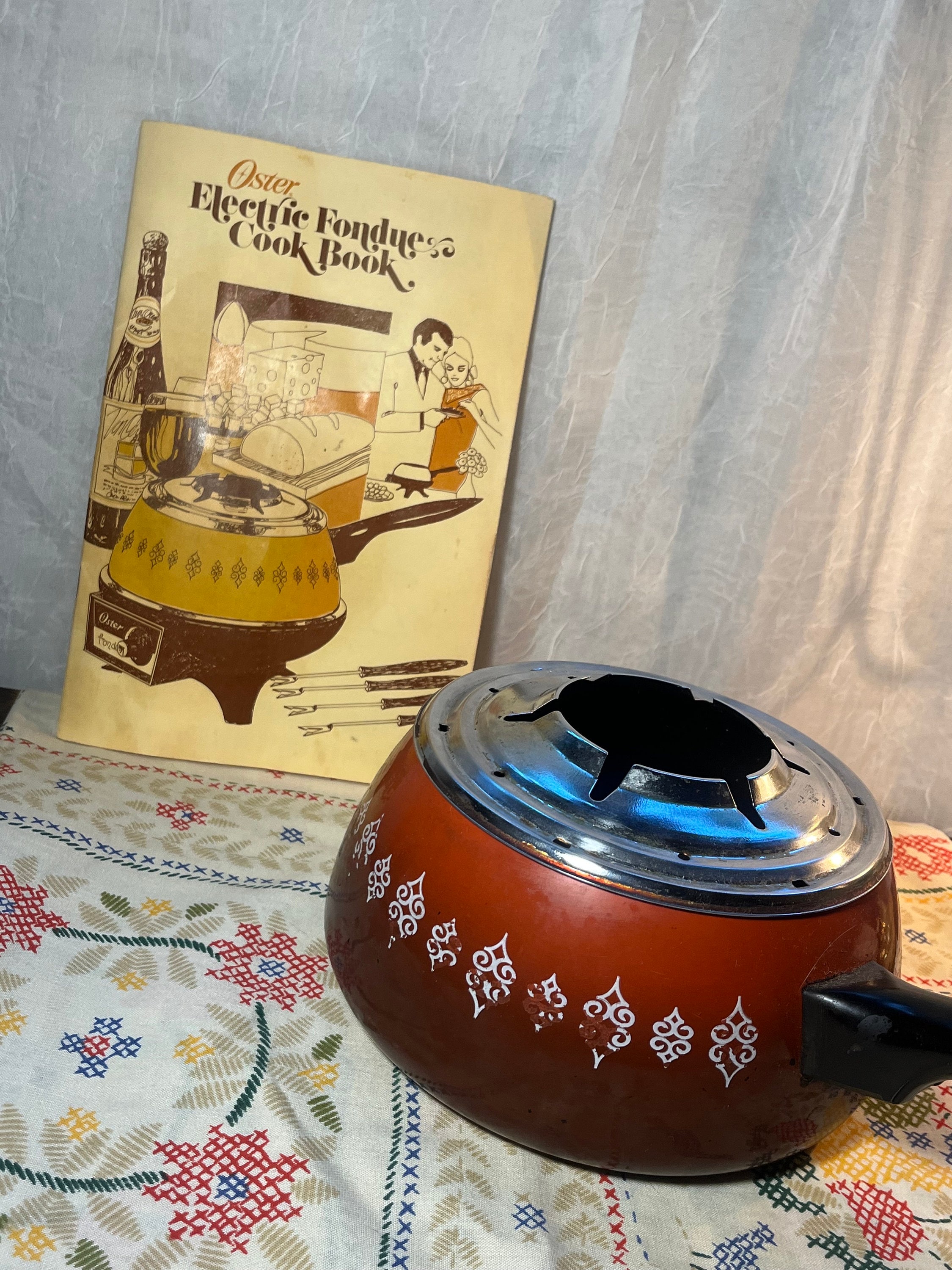Vintage 1970's Oster Electric Yellow Fondue Pot ~ Teflon Coated ~ Works 4  Forks