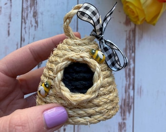 Colmena en miniatura / Tiny Bee Skep / Decoración rústica de abejas de miel / Decoración de bandeja escalonada de verano / Favores de baby shower de abejas