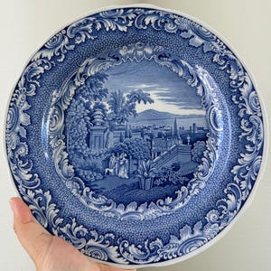 以下が含まれることがあります： 斑点のあるマット仕上げのセラミックマグカップ3個セット。マグカップはクリーム色、ライトグレー、ダークグレーの色合いです。各マグカップはシンプルでミニマリストなデザインで、丸みを帯びたハンドルが付いています。