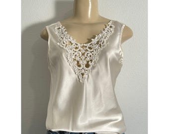Camiseta de tirantes vintage Heather Nicole de satén y encaje, talla M, color crema, con escote en V.