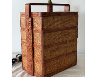 Vintage asiatische Hochzeit Korb Tischlampe groß braun Boho Rattan geschnitztes Holz 65 cm