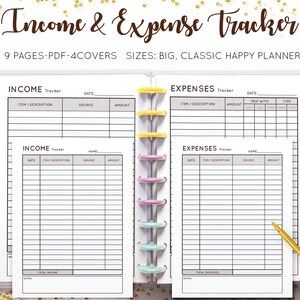 Peut inclure: Un planificateur avec des pages pour suivre les revenus et les dépenses. Les pages sont blanches avec du texte et des lignes grises. Le planificateur comprend des sections pour l'article/description, la source et le montant. Le texte "Income & Expense Tracker" est en haut.