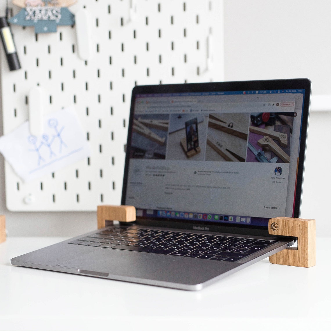 monitor stand macbook pro