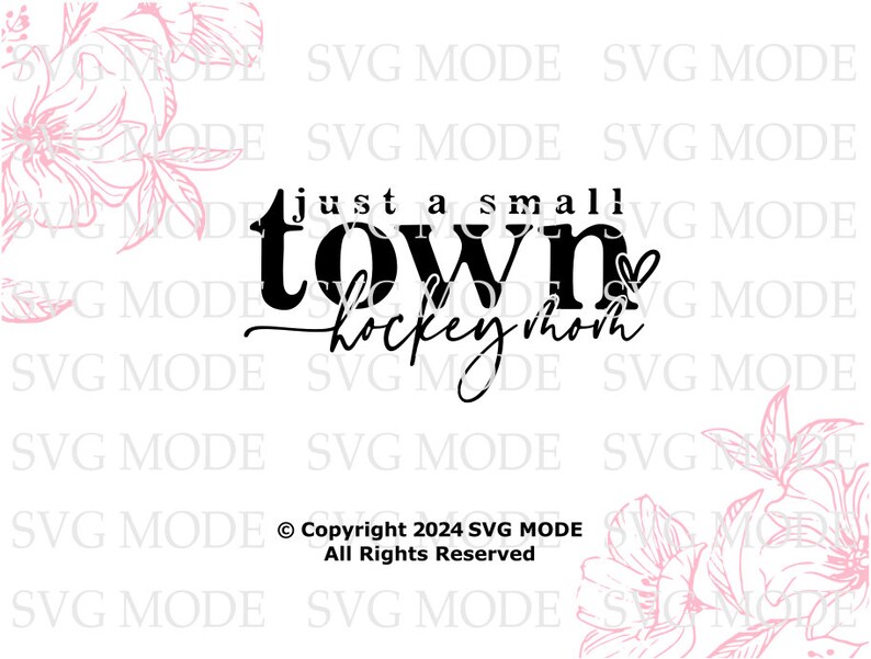 Op de afbeelding: Zwart-wit grafisch ontwerp met de tekst "Just a small town hockey mom" met een hartje. Copyright 2024 SVG MODE. Alle rechten voorbehouden.